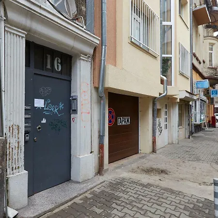 Quintessentially One Bedroom Top Location ソフィア
