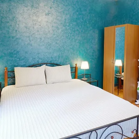 Quintessentially One Bedroom Top Location *